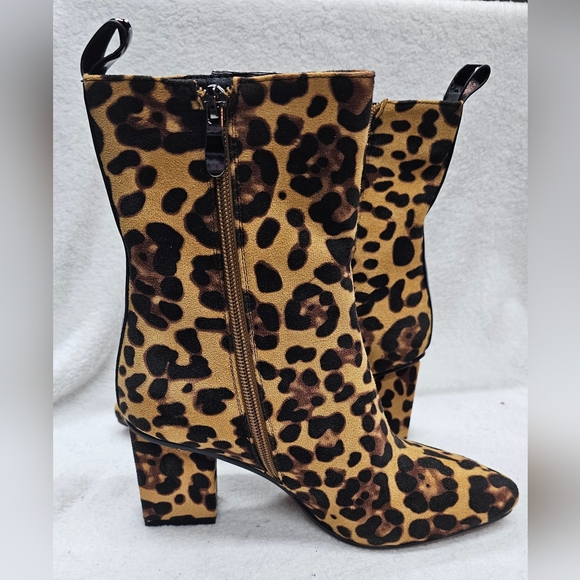 coleter Shoes - Womens Suede Leopard Print Boots With Square Heel Size 7.5 NEW